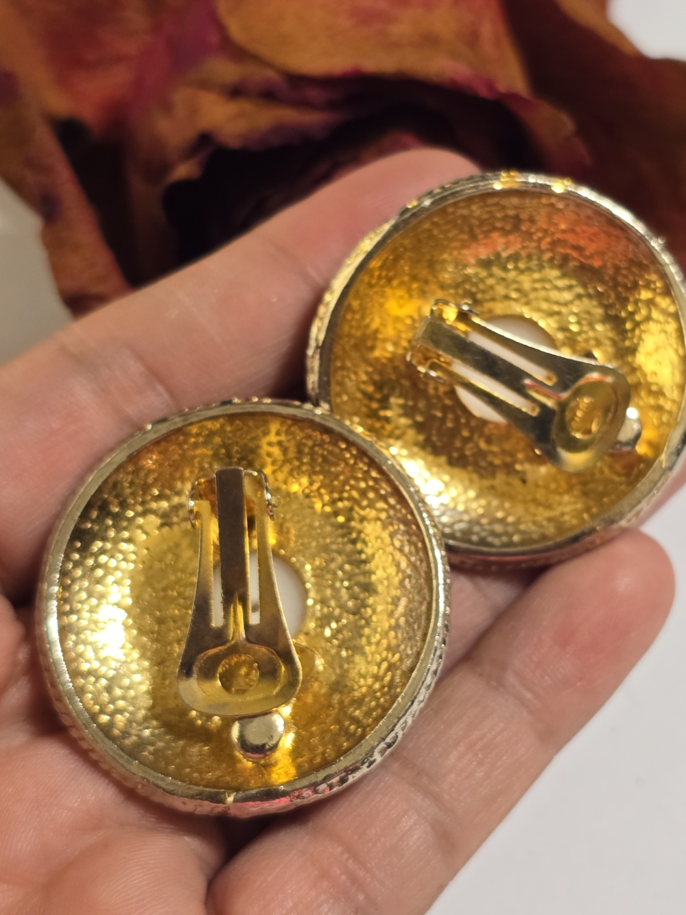 CHANEL ELEGANT VINTAGE Black and Gold Round Pearl-Style Button Earrings - Picture 3 of 7